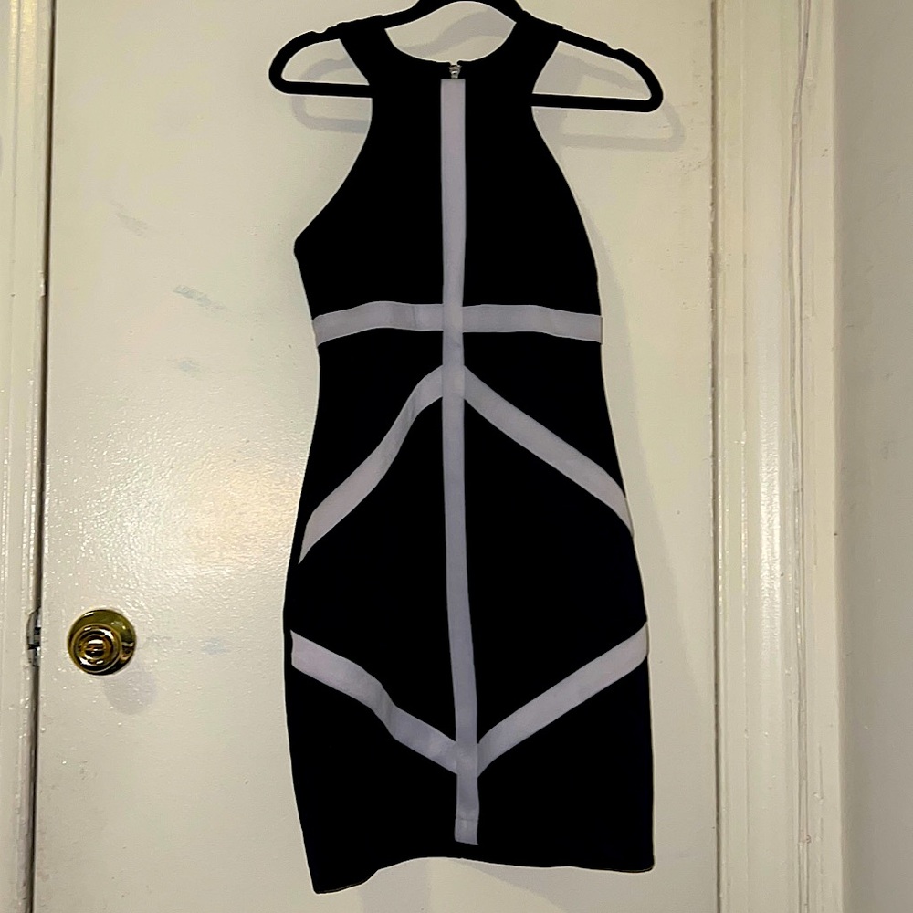 Fitting dress for small curvy women